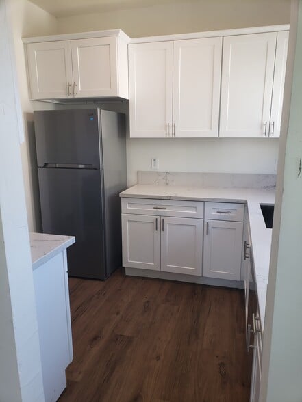 Building Photo - 2631 S Manhattan Pl