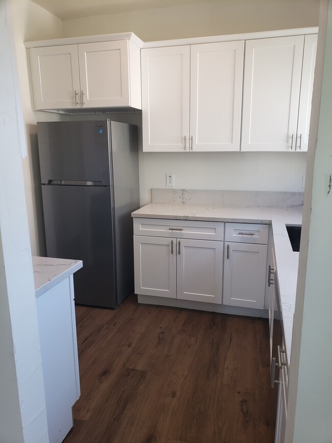 Building Photo - 2631 S Manhattan Pl