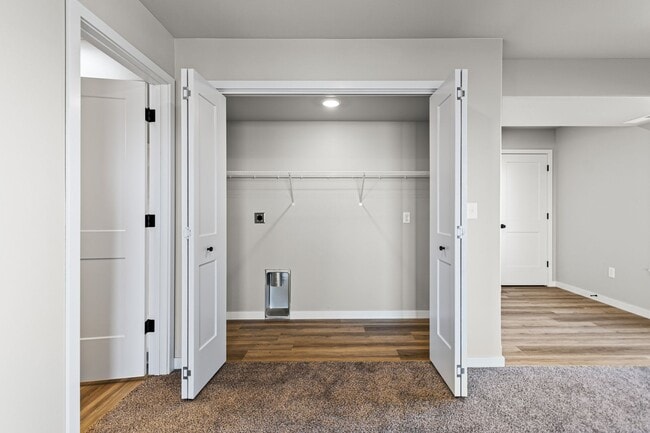 Building Photo - 3 BR Split Foyer