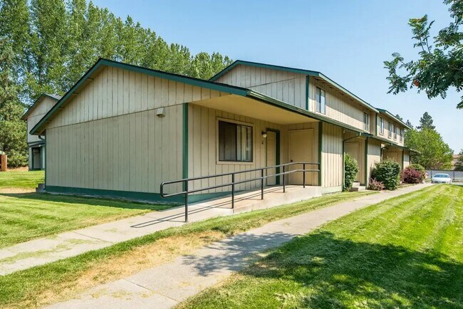 Building Photo - 1600 W 7th St