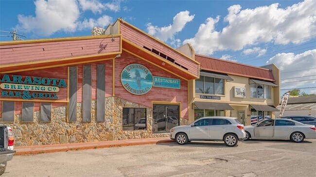 Building Photo - 6722 Roxbury Dr