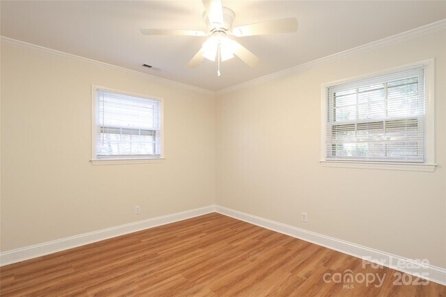 Building Photo - 937 Green Cir Dr