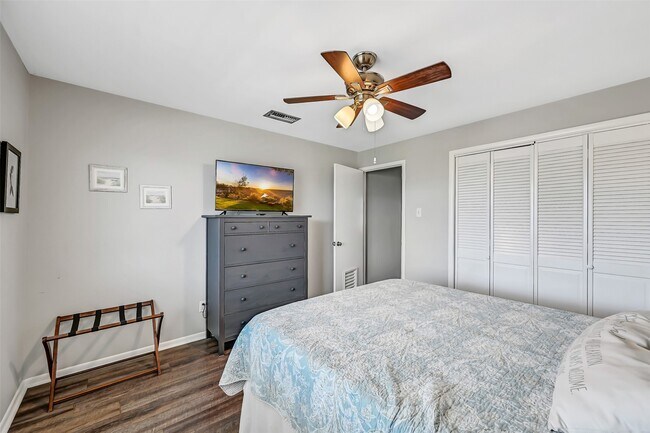 Building Photo - 21600 Zachary Dr