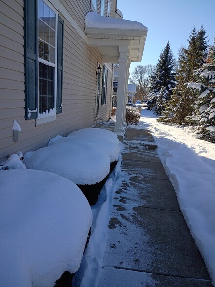 Building Photo - 188 Concord Dr S