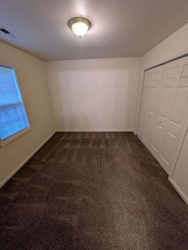 Building Photo - 2BD/2.5BA Unit at Water Oaks in Hickory!