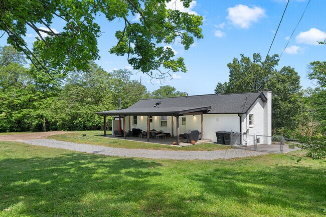 Building Photo - 2219 Dearborn Dr