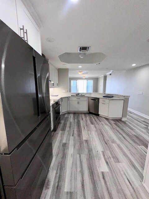 Building Photo - 480 Sail Ln