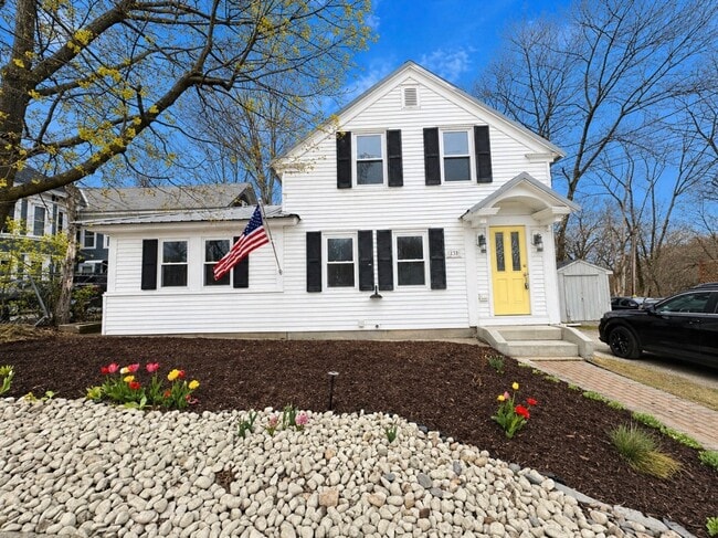 Building Photo - 238 Nashua St