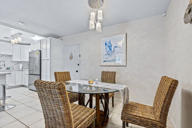 Building Photo - Fully Furnished 2Bedroom in Coronado Cove