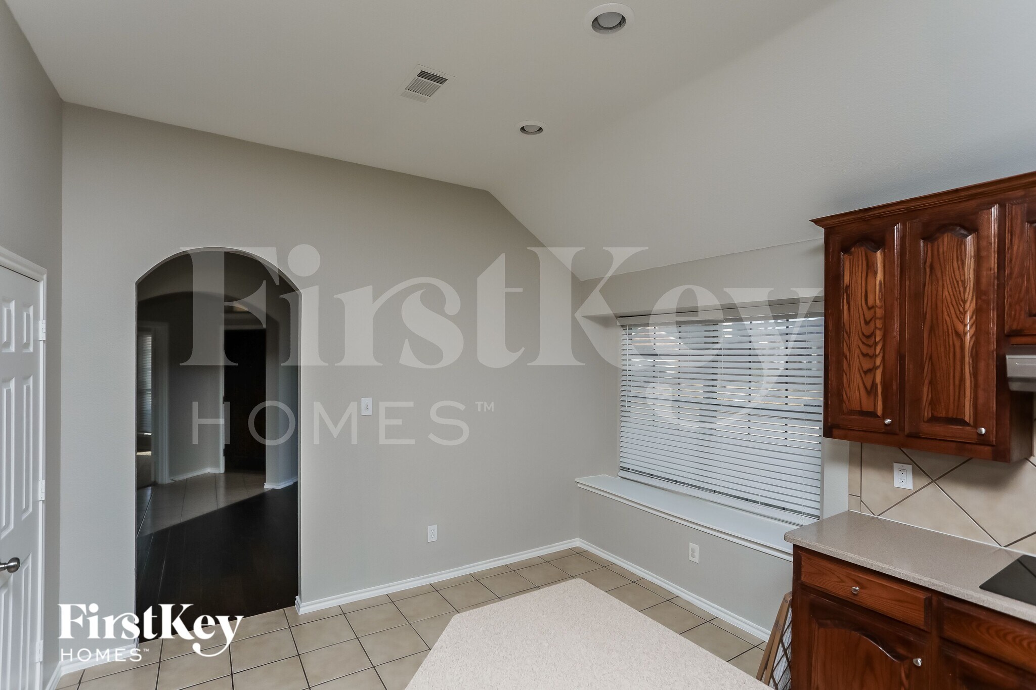 Building Photo - 3260 Serpis
