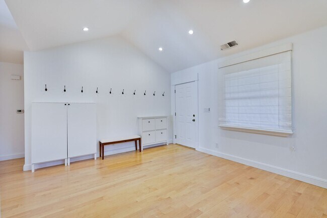 Building Photo - Quaint and Cozy One-Story Craftsman-style Home nestled in the sought-after Sunnyvale neighborhood...