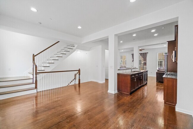 Building Photo - 205 Roosevelt Dr