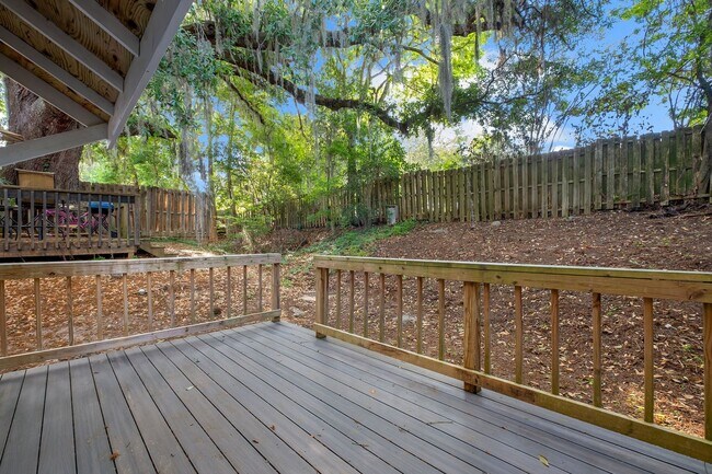 Building Photo - East Tallahassee Townhome