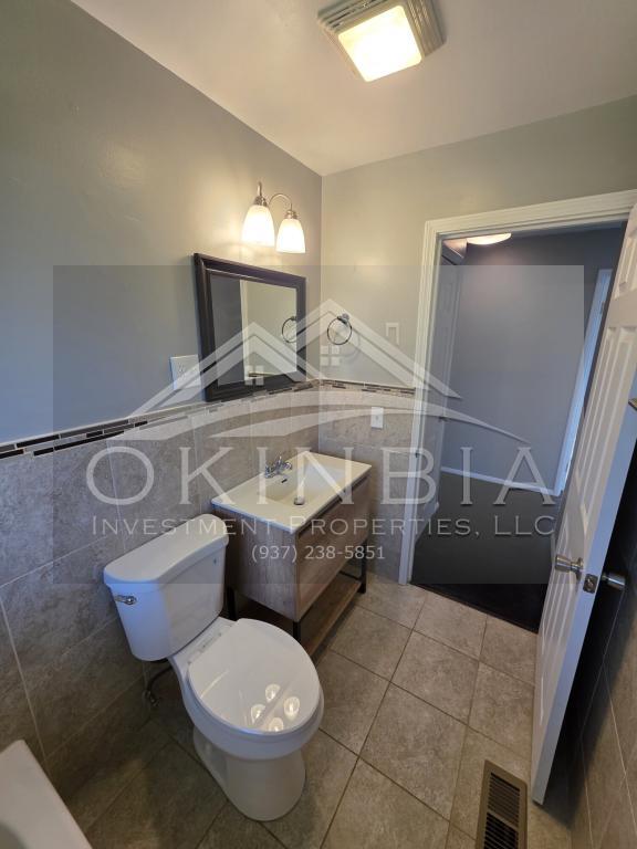 Building Photo - 4915 Rockland Dr