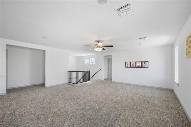 Building Photo - 420 Deerpath St