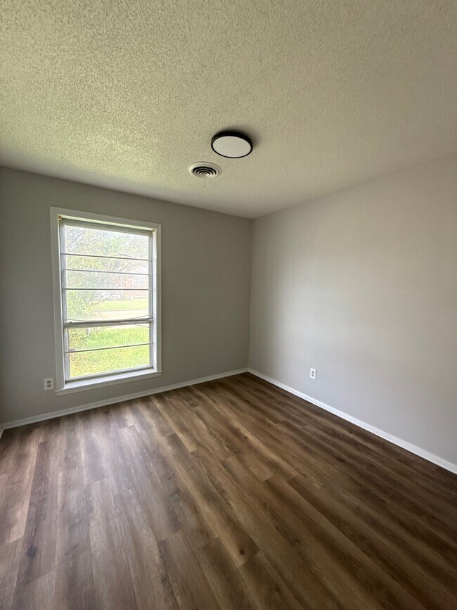 Building Photo - 147 Tisdale St