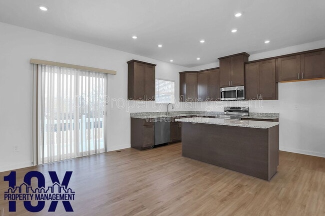 Building Photo - 3246 Mackinac Dr