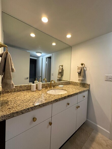 Building Photo - 2333 Brickell Ave