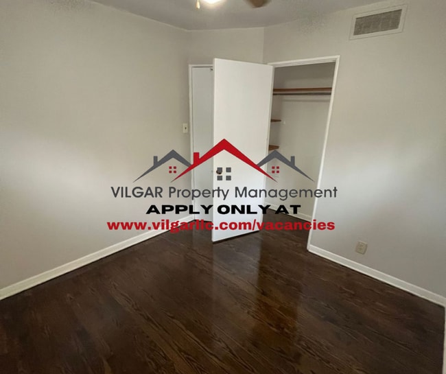 Building Photo - 2 Bedroom, 1 Bathroom Home in Gary, IN