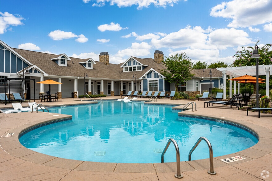 Primary Photo - Wellsley Park at Deane Hill Apartments