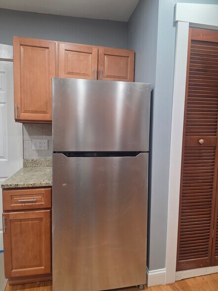 Building Photo - 18 Mascot St