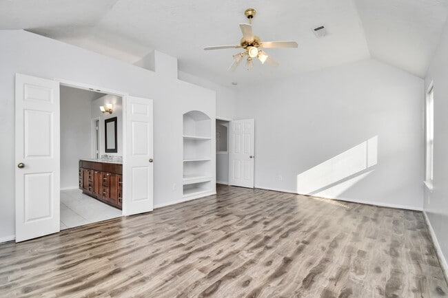 Building Photo - 15711 Rosewood Hill Ct