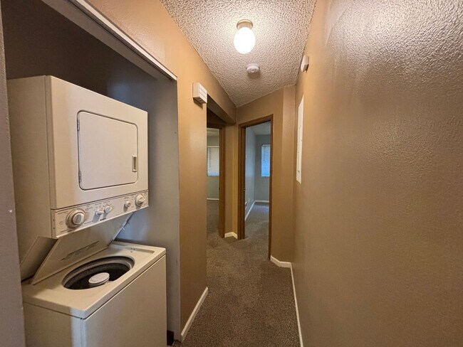 Building Photo - $200 Off First Month - Charming Ground-Level Apartment in the Heart of Fort Collins