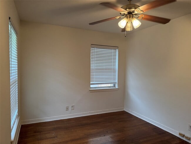 Building Photo - 4013 Newshire Dr