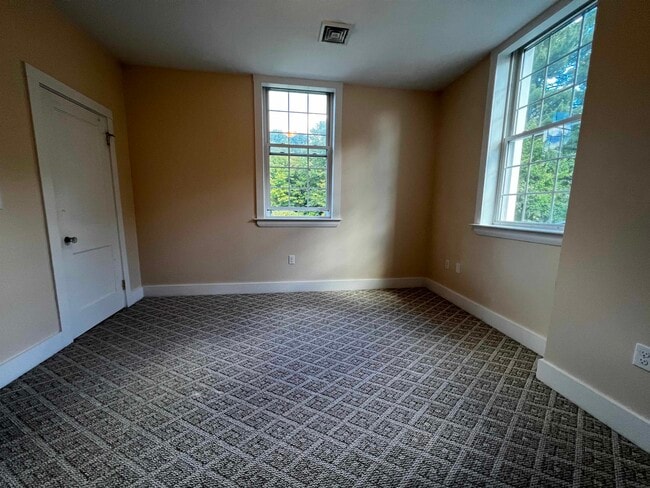 Building Photo - 9 Forest St