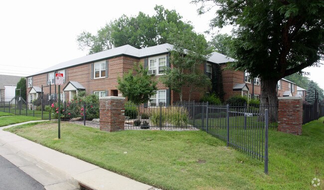 Building Photo - Jasmine Courtyard Townhomes
