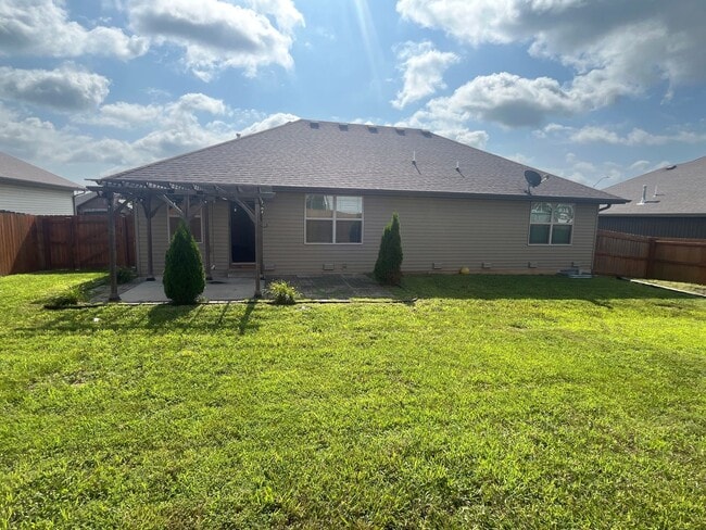 Building Photo - Sit Back, Relax. Your New home Awaits.