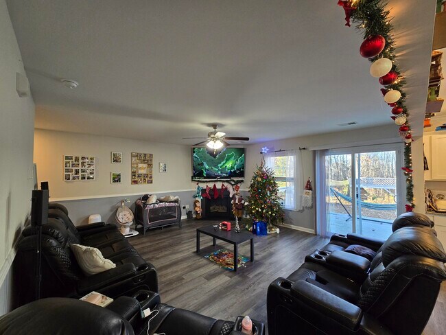 Building Photo - 335 Niblick Dr