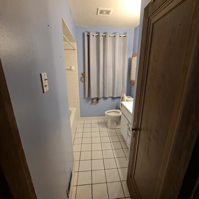 Building Photo - 5141 Sumter Ave