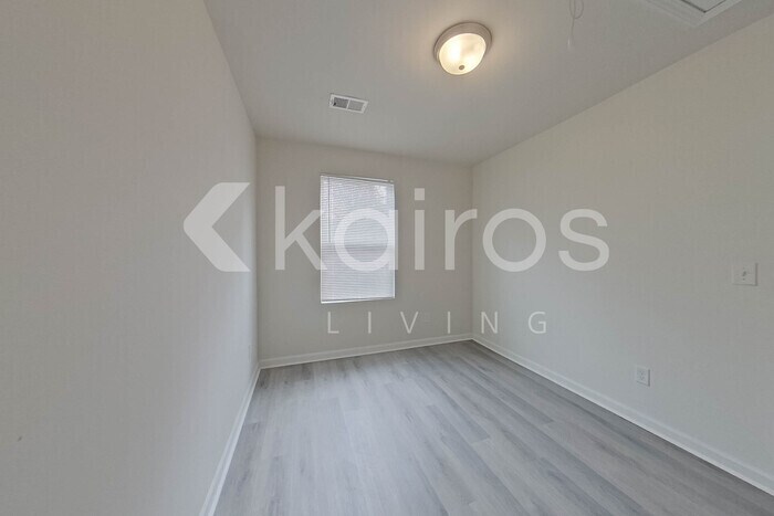 Building Photo - 114 Tybo Dr