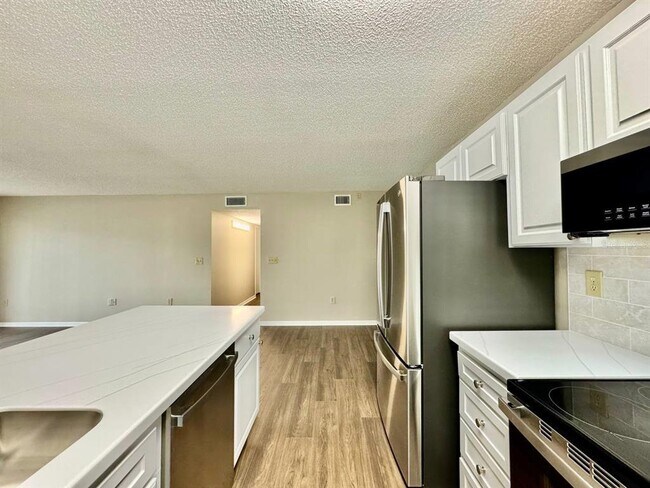 Building Photo - 3323 Crystal Ct E