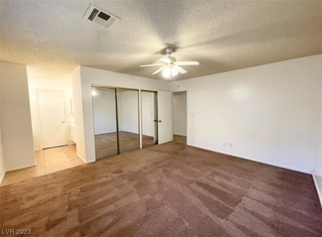 Building Photo - 6225 Vista Verde N
