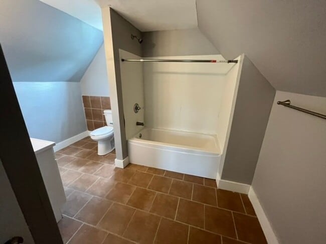 Building Photo - 2 Bedroom 1.2 bath in Moline