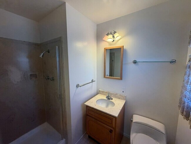 Building Photo - 460 Mariposa Dr