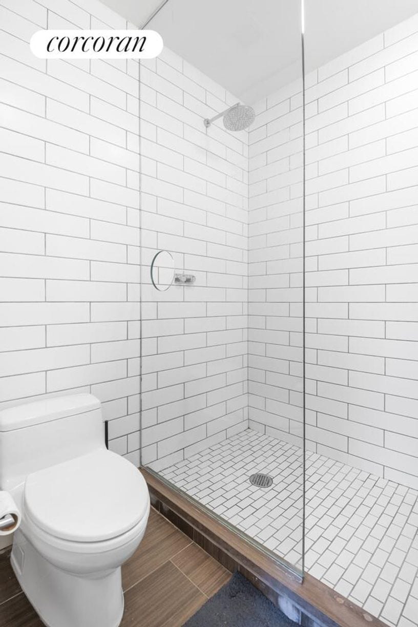 Building Photo - 15 S William St