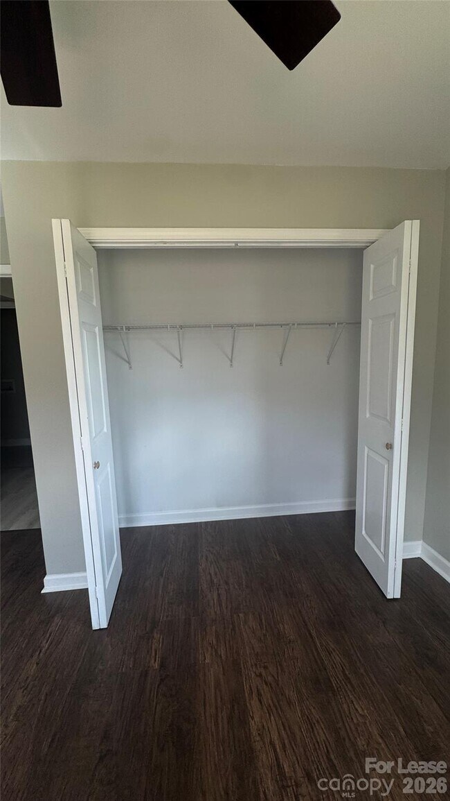 Building Photo - 286 Melrose Dr SW