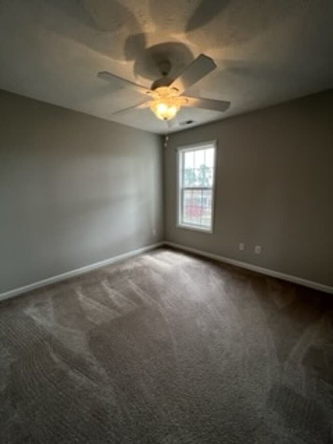 Building Photo - Spacious 4 Bed, 2.5 Bath Home in Cameron