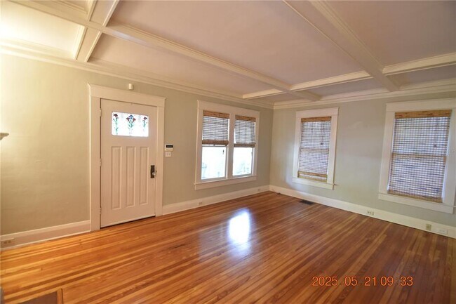 Building Photo - 810 S Packwood Ave