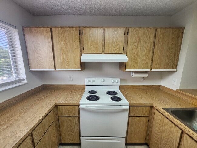 Building Photo - 8750 N Sherman Cir