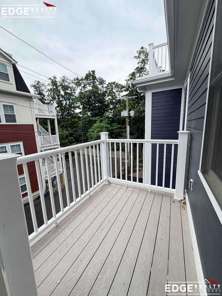 Building Photo - 124 Kenrick St