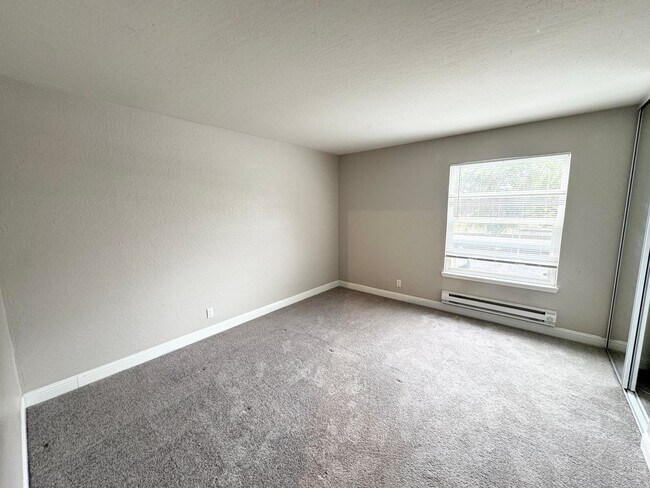 Building Photo - Great Shape Livermore Condo in Sonata Community with many Upgrades.