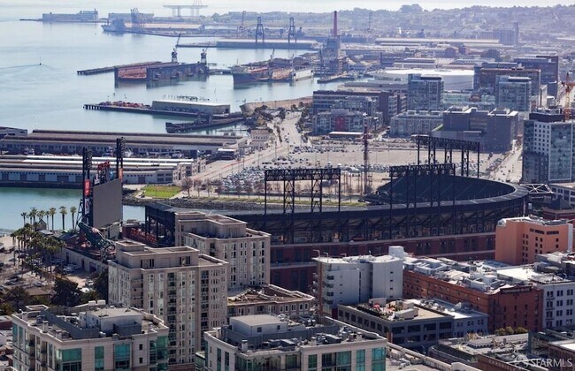 Building Photo - 425 1st St