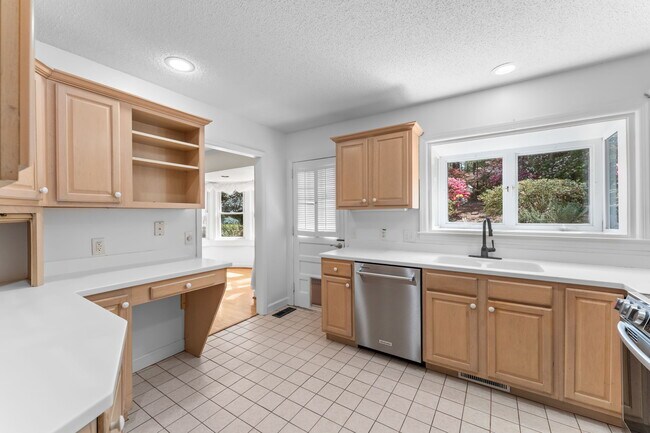 Building Photo - 1055 Inverness Rd