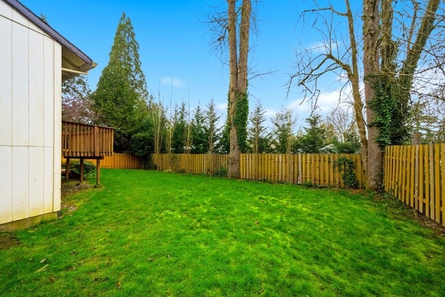 Building Photo - 21979 SW Mandan Dr