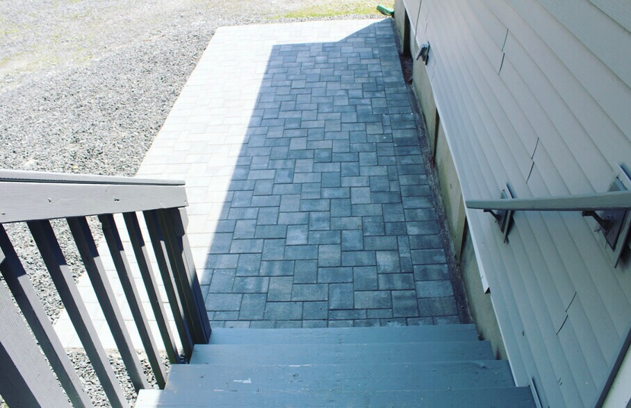 Brand new private paver patio - 99 ATLANTIC AVE