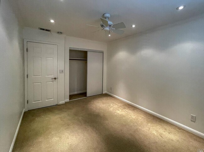 Building Photo - 1521 Genesis Ct